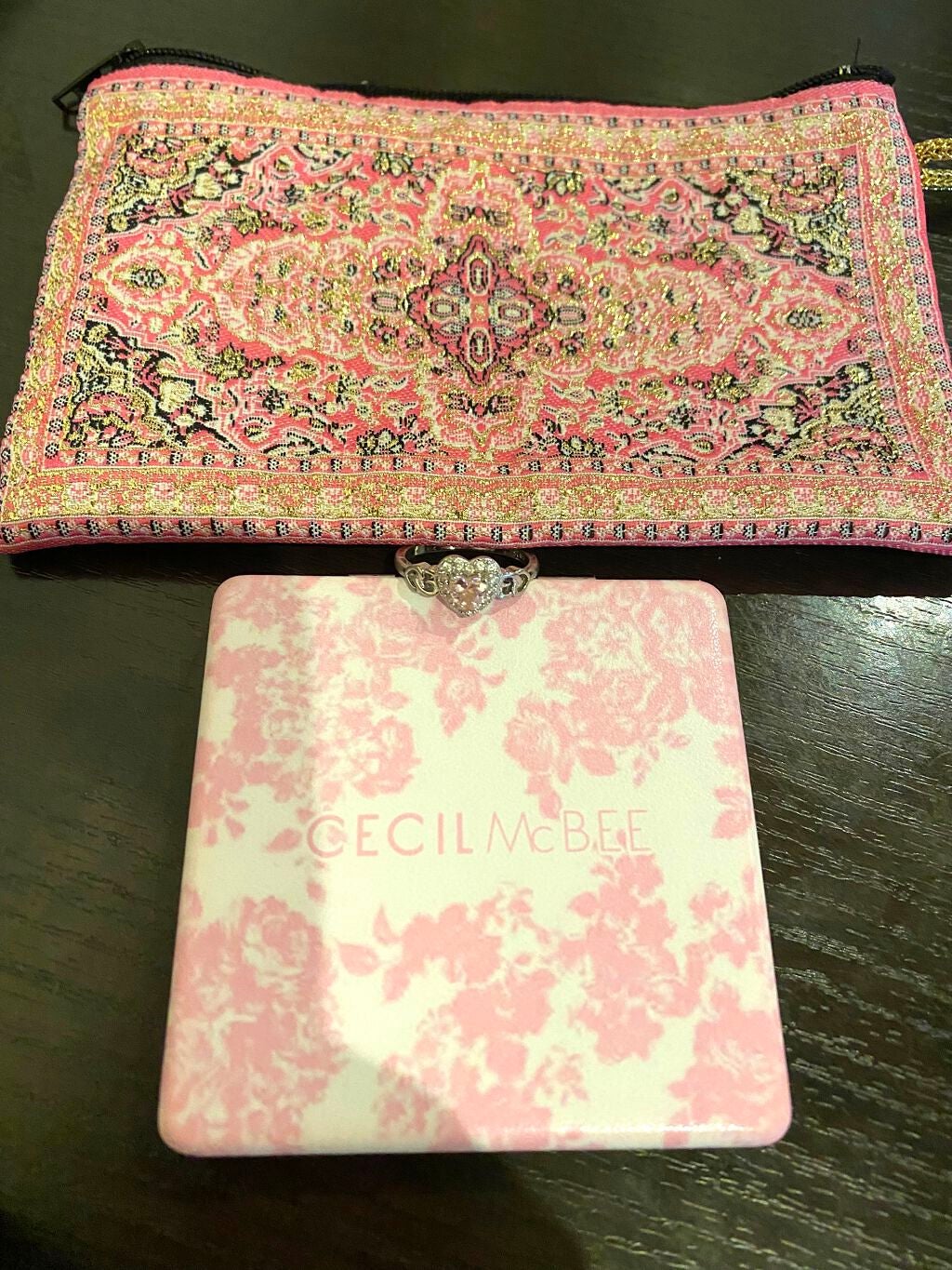 リサ・ラーソン♡クッションファンデマニア on LIPS 「手織りのよォな豪華そぉな#化粧ポーチ友達からプレゼント貰ってイ..」(1枚目)