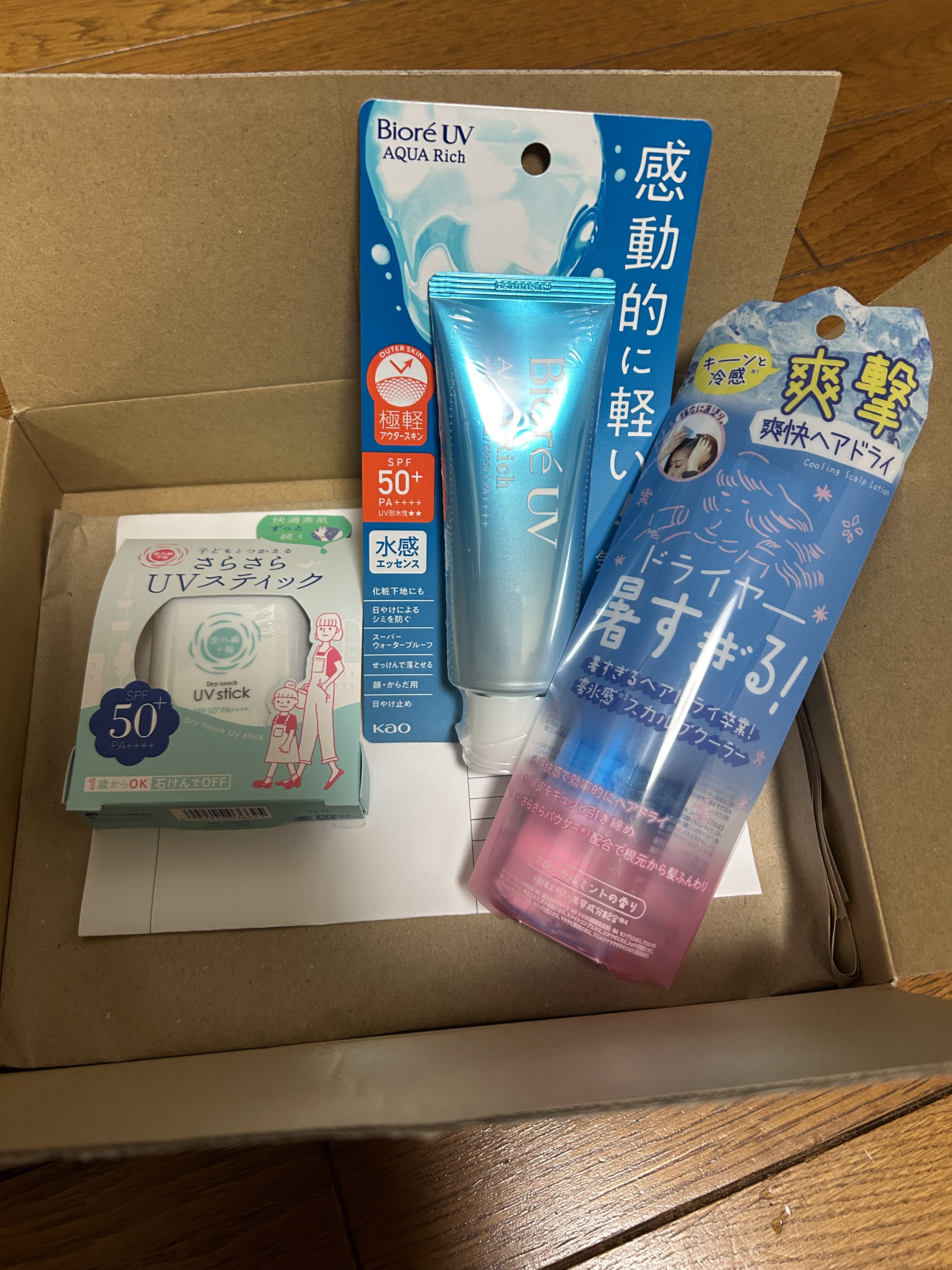 またまたLIPSショッピング！
この時は夏への備え編。

⭐️Coolist クーリスト スカルプクーラー フローラルミント 100ml

なかなかお店で見つからず、
LIPSで見つけて大歓喜！
ドライヤー前に頭皮に使えば、せっかくのお風呂