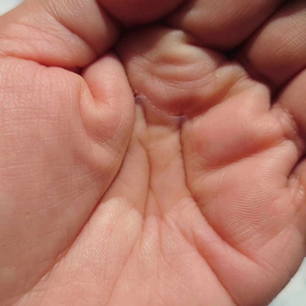 モイスチャーリップエッセンス/ONE THING/リップ美容液を使ったクチコミ（3枚目）