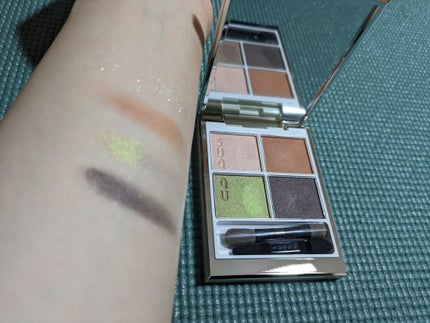 シグニチャー カラー アイズ 125 光舞 -HIKARIMAI /SUQQU/アイシャドウパレットを使ったクチコミ(3枚目)