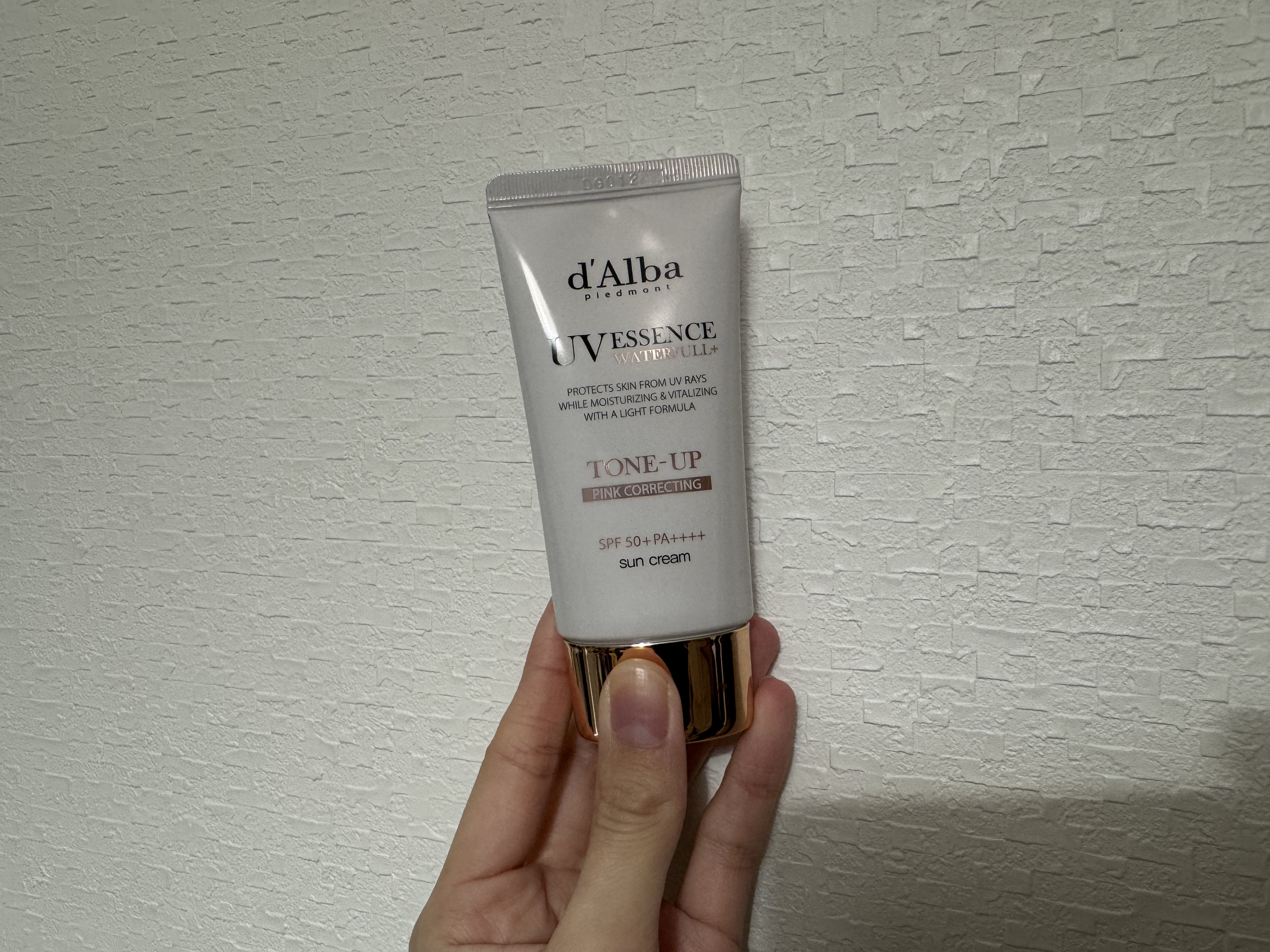 確かにこれはよい🥺

いいね、保存、フォローいつもありがとうございます🙇‍♂️

今回紹介するのは、ダルバのウォータフルトーンアップサンクリームです！

ダルバ
ウォータフルトーンアップサンクリーム
¥2,860（税込）

良い点
・テ