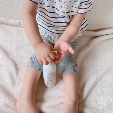 MEDIBABY 薬用保湿ミルクジェルのクチコミ「

🧸
最近娘の肌荒れがとっても気になってます🥺😭
肌着着せずにちょっとザラザラしたパジャマ着.....」（3枚目）