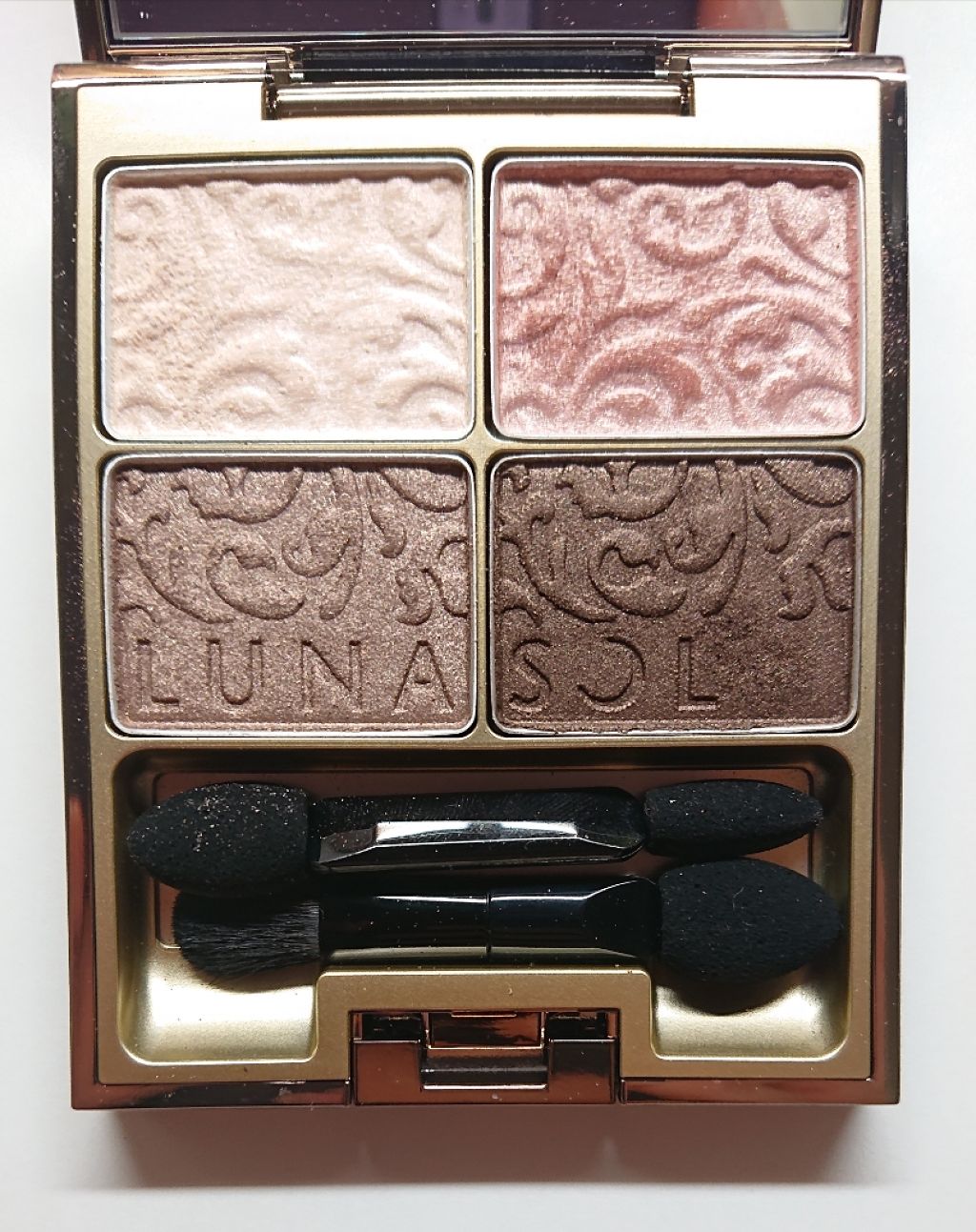 グレイスコントラスティングアイズ 02 Romantic Pink/LUNASOL/アイシャドウパレットを使ったクチコミ（1枚目）