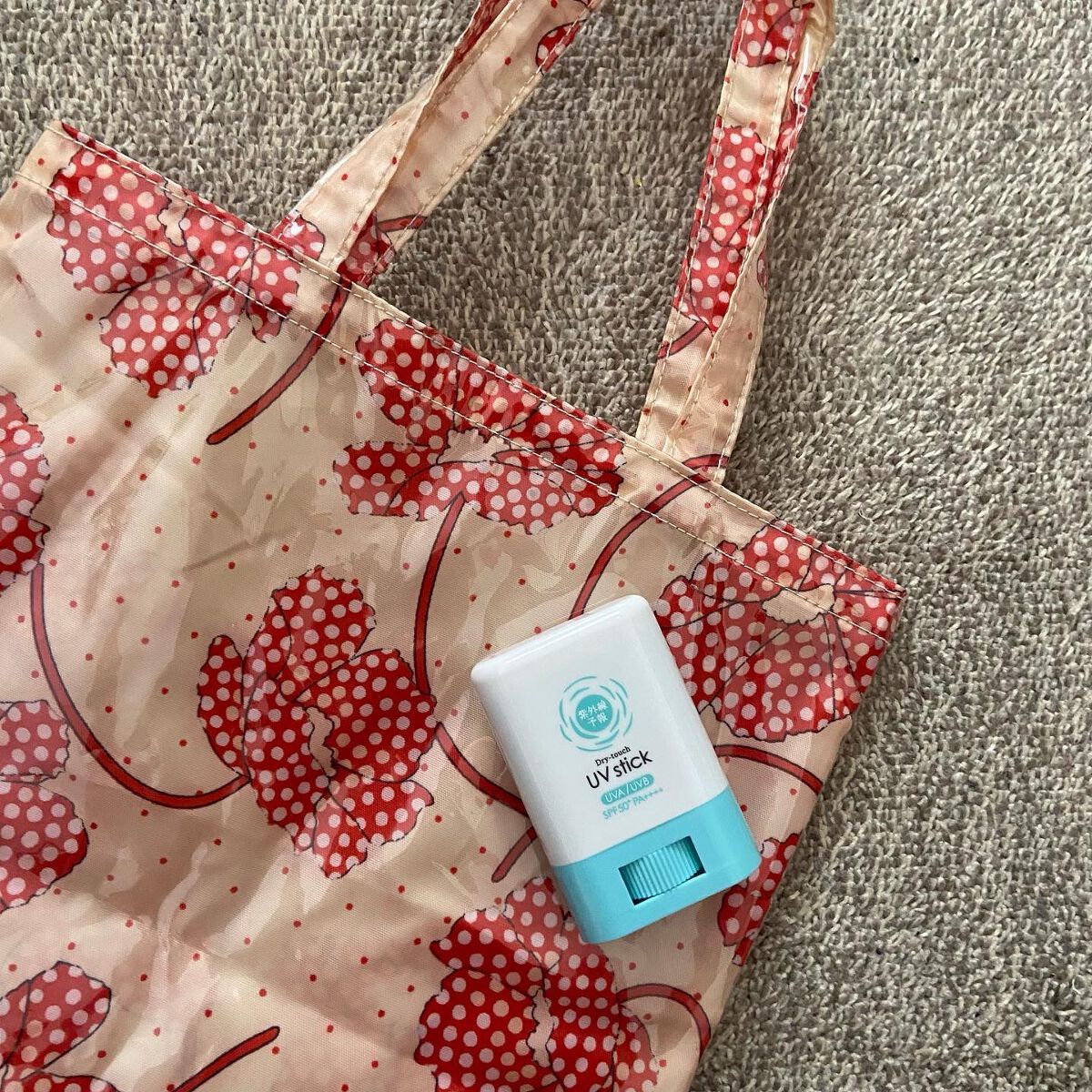 紫外線予報 さらさらUVスティックF/紫外線予報/日焼け止めスティックを使ったクチコミ(6枚目)