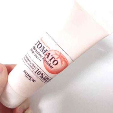 スキンフードのトマトの下地🍅

SPF50 +++ でかなり紫外線から守ってるれます。
とにかく焼けたくない私にはピッタリです笑
下地の前に日焼け止めを塗る手間も省けて良かったです(^^)

色はあまり