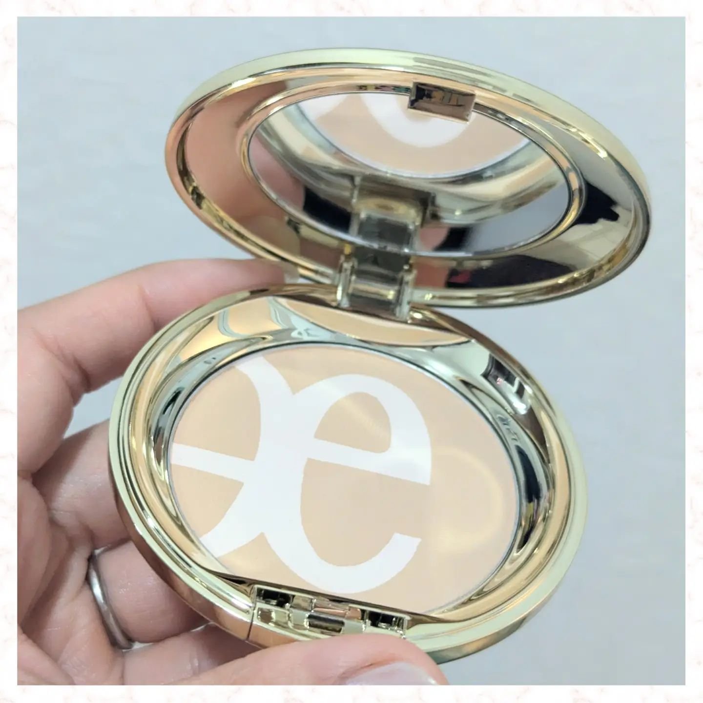 リファイン ヴェルヴェティ ファンデーション/Elégance/パウダーファンデーションを使ったクチコミ（2枚目）