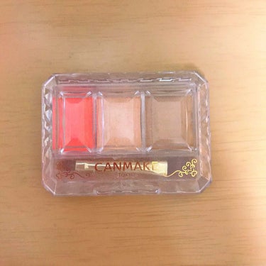CANMAKE シークレットカラーアイズ 01

CANMAKEの中でもかなり好きなこのシークレットカラーアイズ！

私はピンクとハイライトっぽいのを混ぜて涙袋にのせてます✌🏻
涙袋が強調されやすいピン