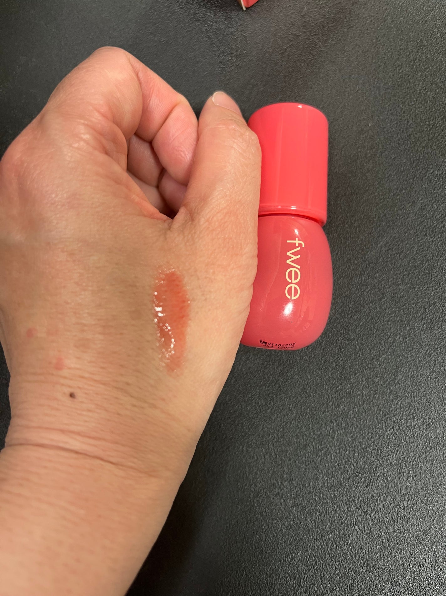 フィー 3Dボリューミンググロス/fwee/リップグロスを使ったクチコミ(2枚目)