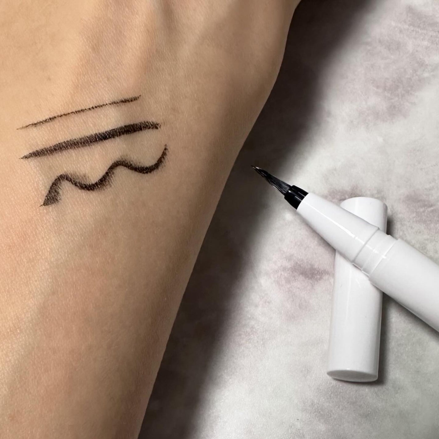 リキッドアイライナー/ルルズコスメティコ/リキッドアイライナーを使ったクチコミ(3枚目)