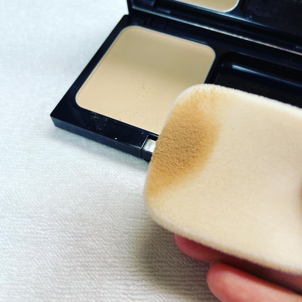 ミネラルエアリータッチファンデーション/エトヴォス/パウダーファンデーションを使ったクチコミ(3枚目)