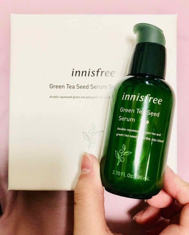 初投稿です^ ^
ずっと気になっていた美容液、
innisfreeのGreen Tea Seed Serum。
色んなサイトの口コミを見ては、
買おうかどうか悩んでいました、、。
ですが先日、新大久保に