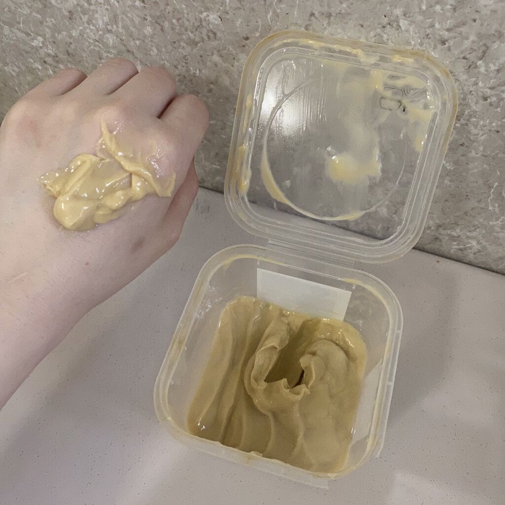 ダヴィネス ダヴィネスエッセンシャル ヌヌ ヘアマスクのクチコミ「見た目は味噌パックでびっくり！！
紅茶の香りにに癒される🫖
────────────
ダヴィネ.....」（2枚目）