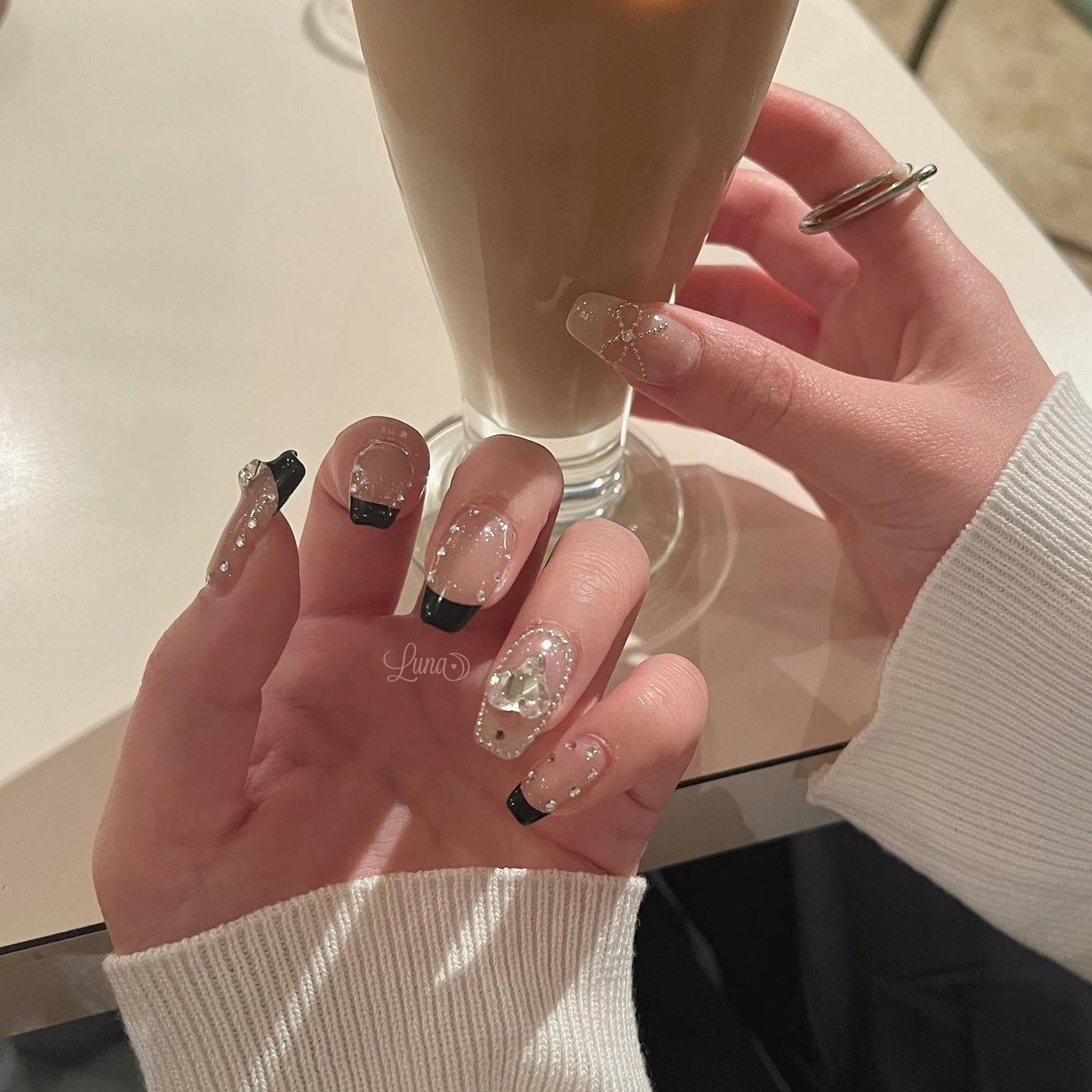 Iuna. Mizuki on LIPS 「.mynail🖤✨#nail#nailstagram#geln..」(1枚目)