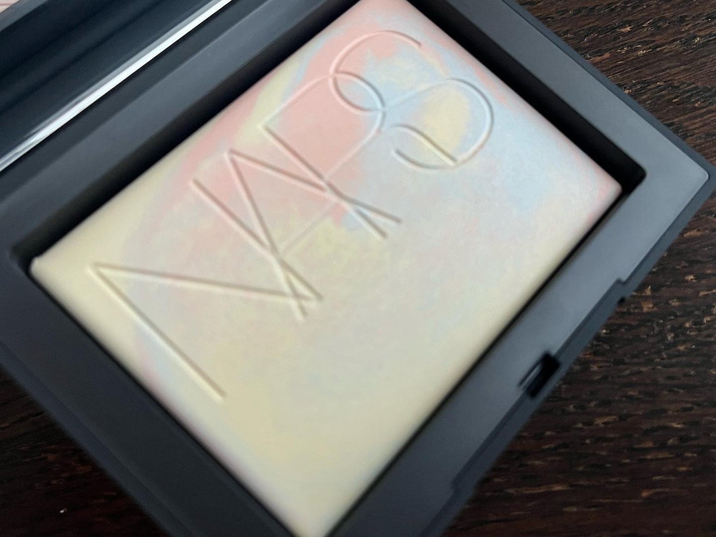 ライトリフレクティング プリズマティックパウダー/NARS/プレストパウダーを使ったクチコミ(2枚目)