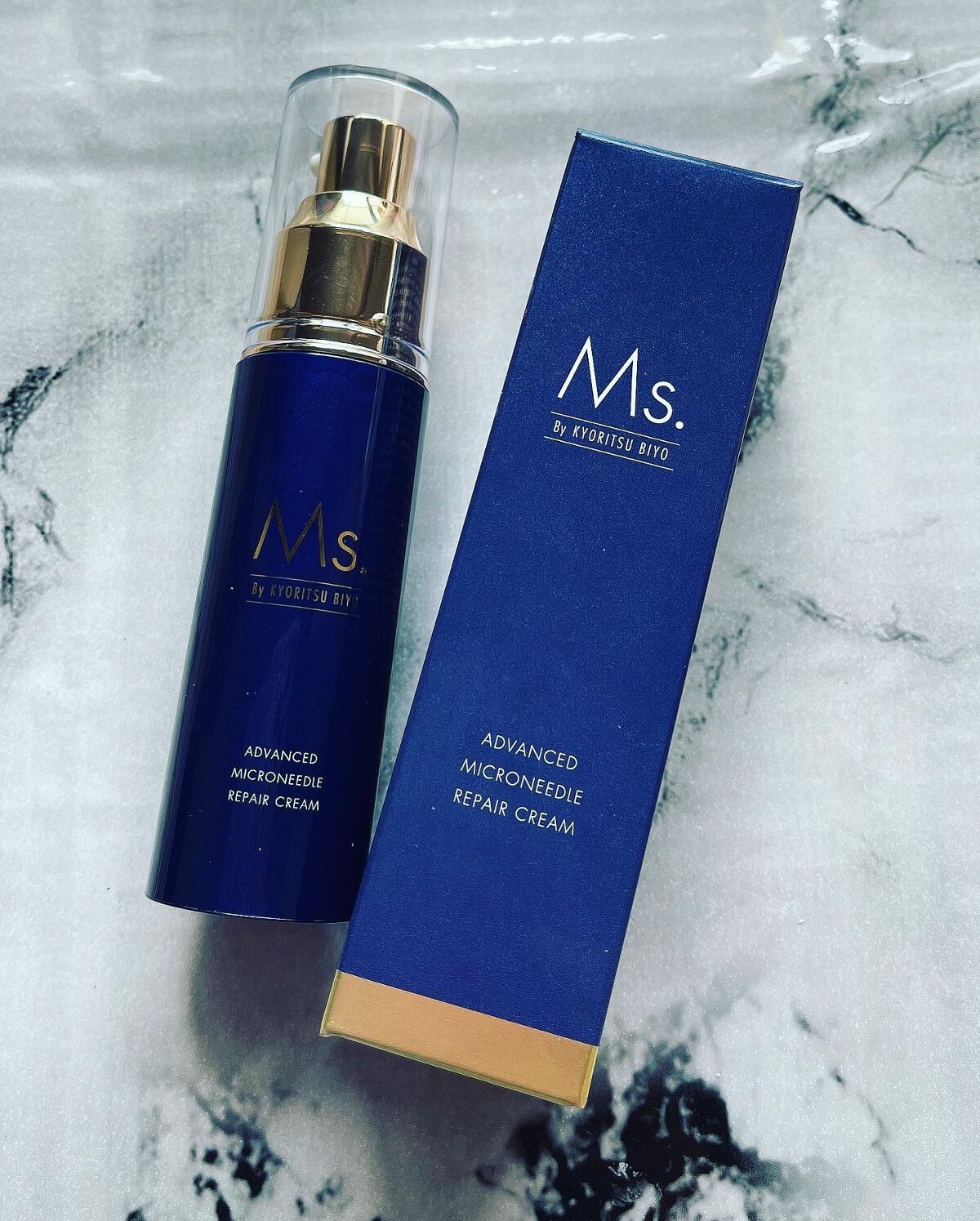 共立美容外科のホームスキンケア
Ms.（ミズ）美容針クリーム
Ｍｓ.ダーマリペアセラム
お試ししました！

　
針美容として話題の
マイクロニードルを採用！
塗るとほんのりチクチクする
感はあるものの痛くは
ないです。

さらに1本で
美容