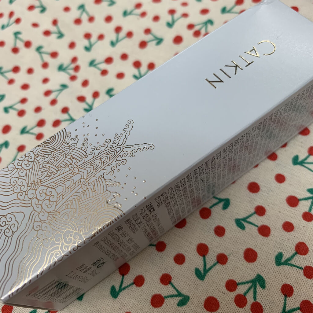 CATKIN 浮生若夢シリーズ スキンファンデーションのクチコミ「CATKINのファンデーションのc02アイボリーです。


🖤色味
アイボリー。
白めって公式.....」（1枚目）