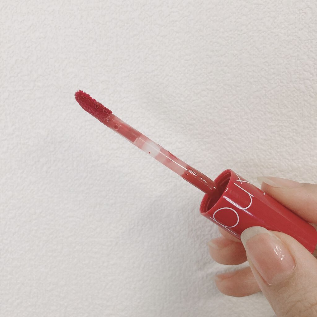 ジューシーラスティングティント/rom&nd/リップティントを使ったクチコミ（2枚目）