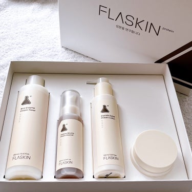 #PR #提供 @flaskin_jp 

FLASKIN(フラスキン)
タンパク質フィラー90日スキンケアセット

研究室のフラスコと肌を意味するスキンが出会い誕生したブランド「フラスキン」。
厳選成