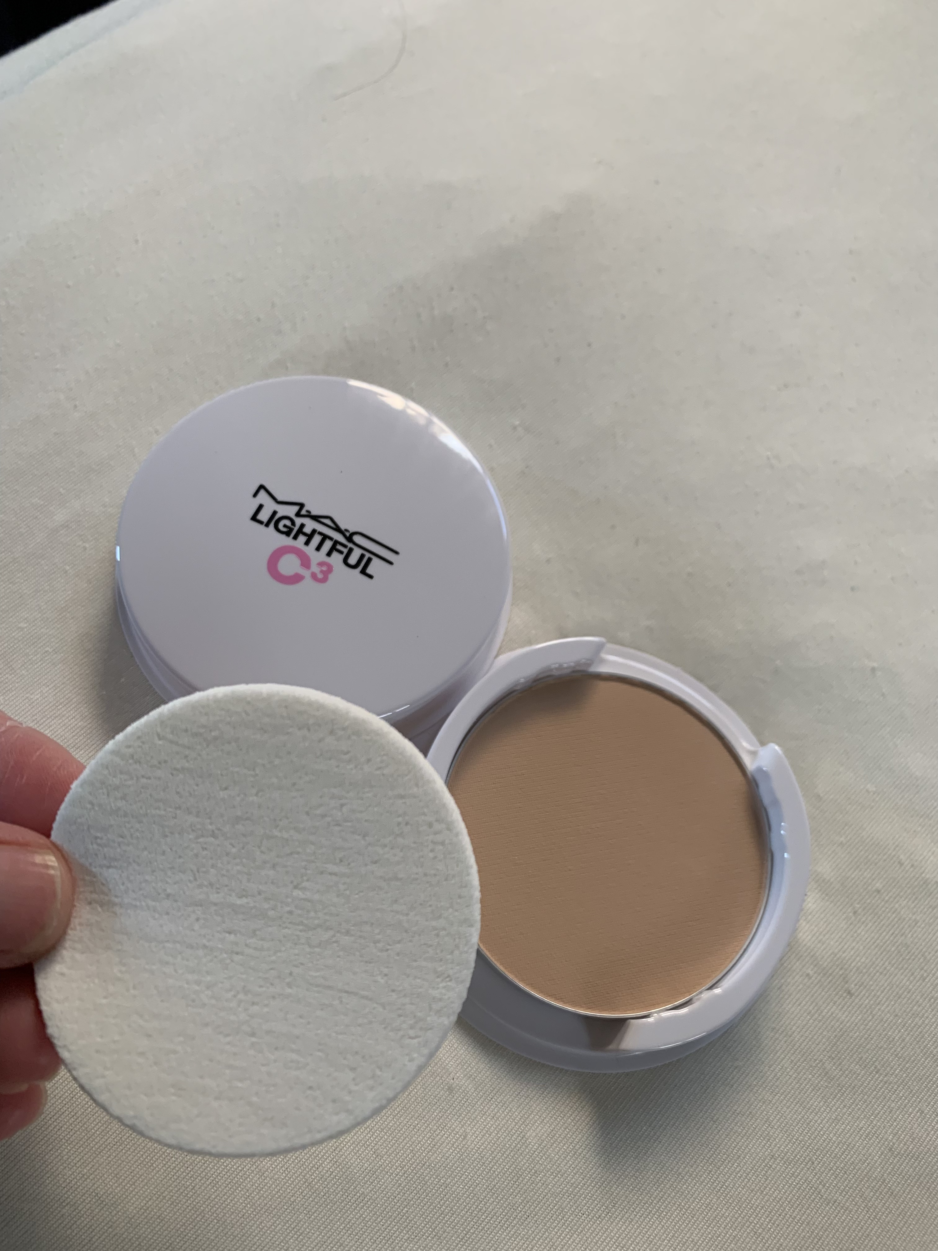 ライトフル C３ ナチュラル シルク パウダーファンデーション/M・A・C/パウダーファンデーションを使ったクチコミ（3枚目）