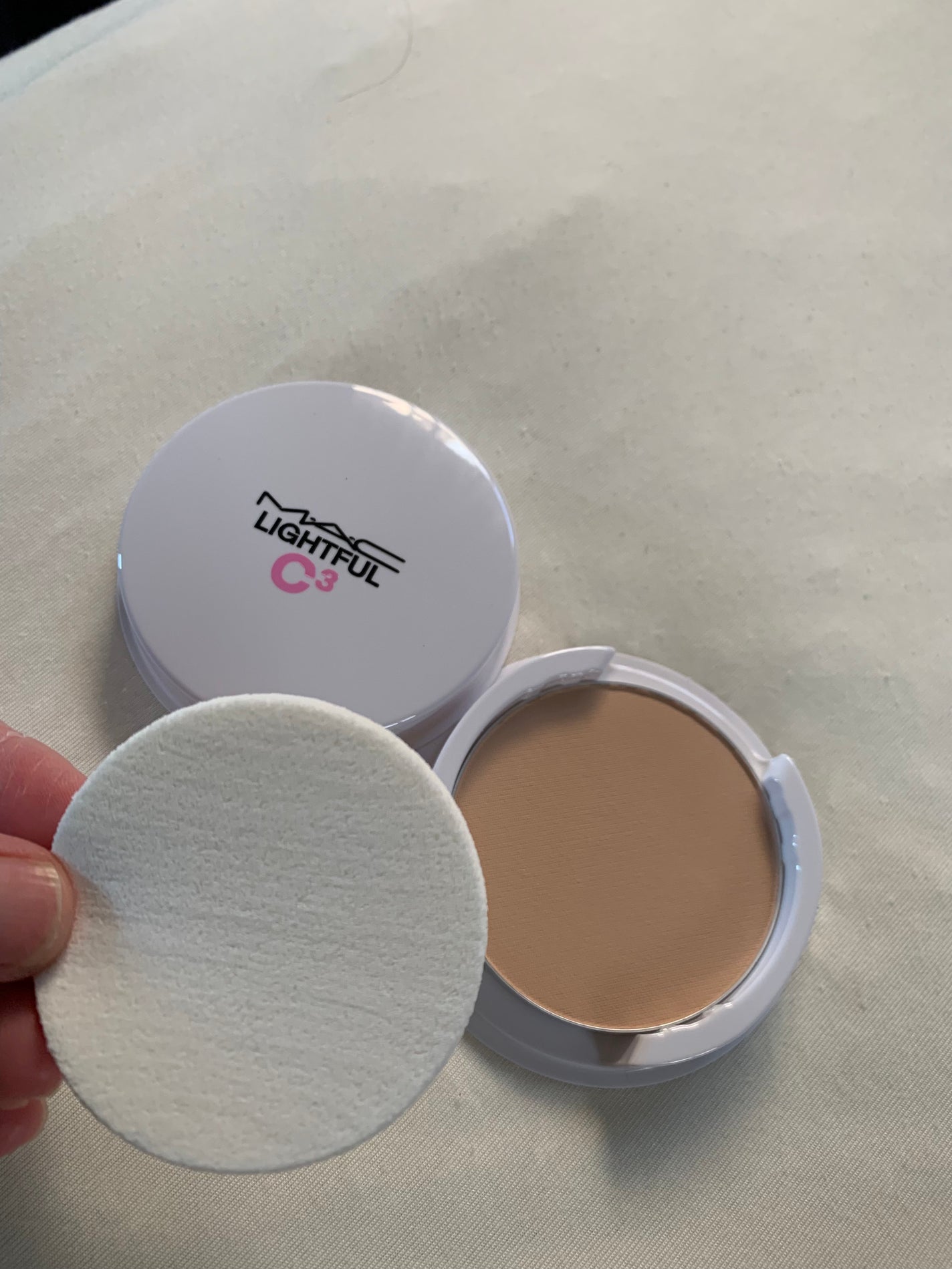 ライトフル C3 ナチュラル シルク パウダーファンデーション/M・A・C/パウダーファンデーションを使ったクチコミ(3枚目)