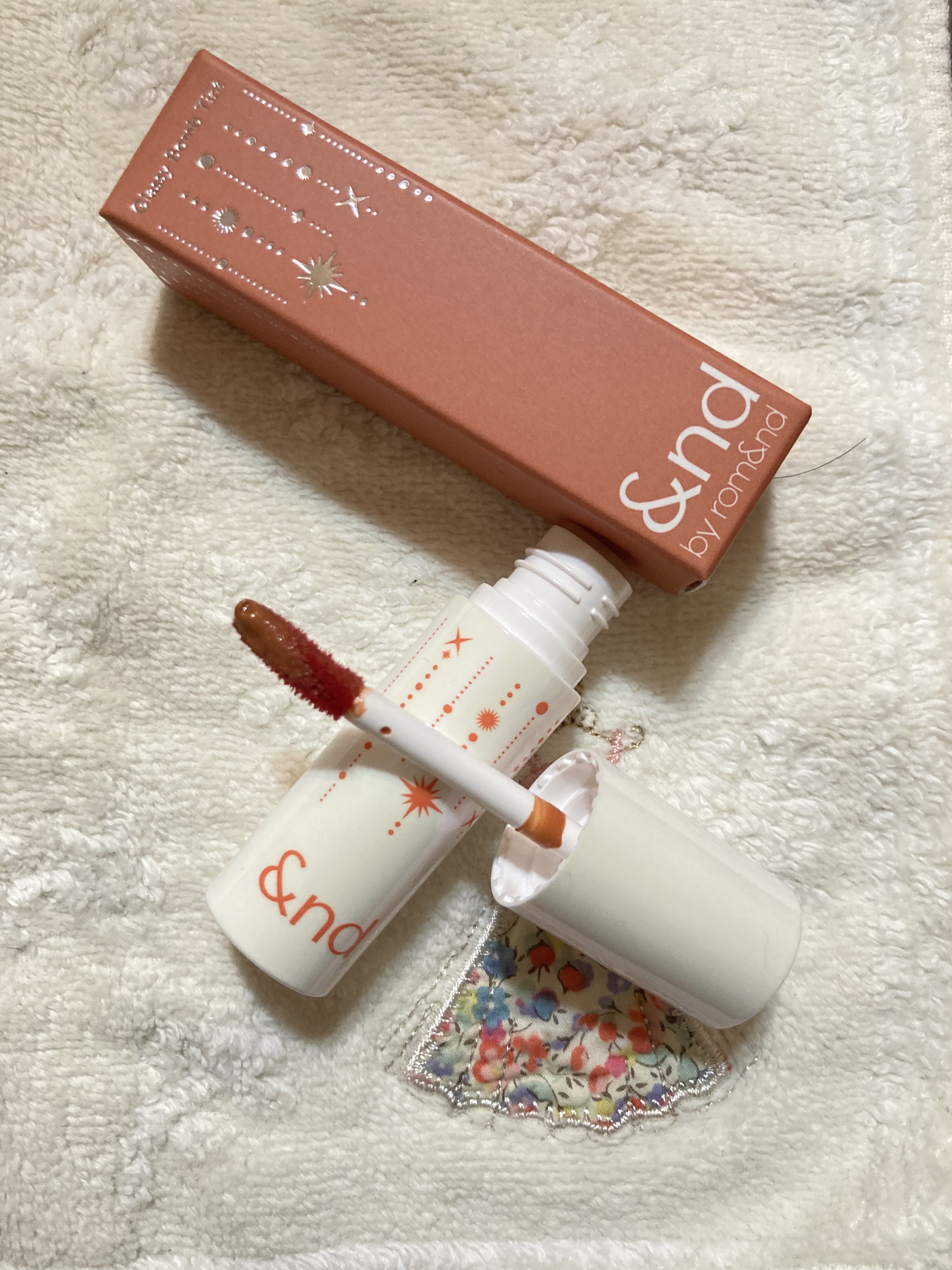 アンドバイロムアンド　グラッシーボムティント/&nd by rom&nd/リップティントを使ったクチコミ（1枚目）