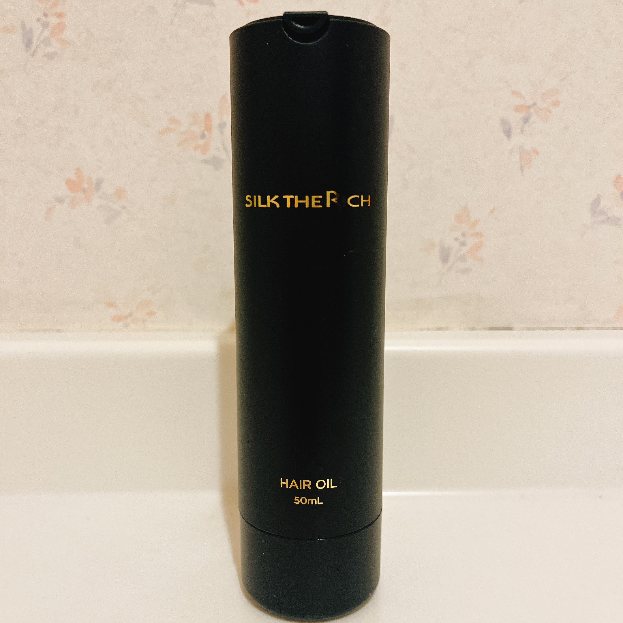 🖤SILK THE RICH ザ･リッチ ヘアオイルNMN🖤

シルクの魅力を最大限に引き出した
アウトバスヘアオイル👩🏻 .
こだわりの3種類のシルク成分と
6種類の美容成分を配合😳 .
熱によるダメージや色落ちも防ぎます◼️ 