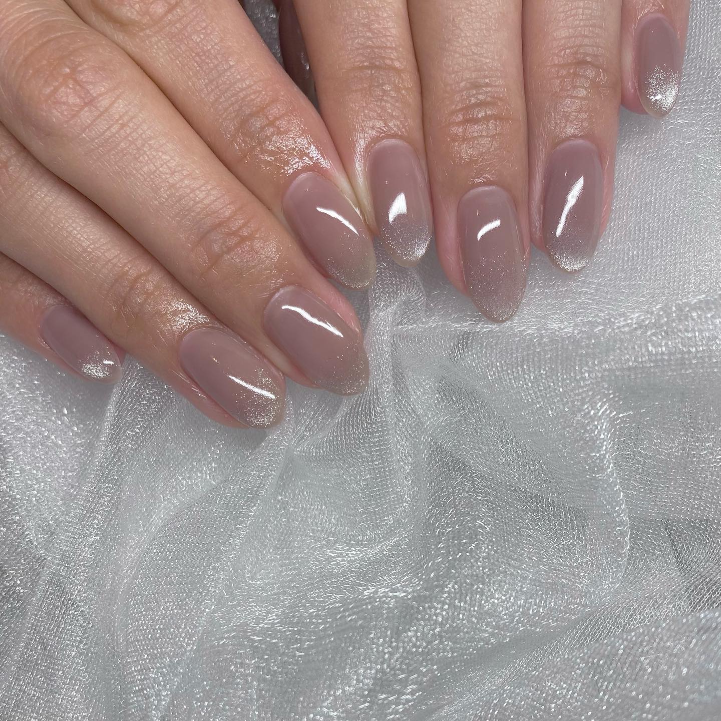 #マグネットネイル,#シンプルネイル,#ブラウンネイル,#グレージュネイル,#オフィスネイル,#ナチュラルネイル,#美フォルムネイル,#ヌーディーネイル,#きらきらネイル,#韓国ネイル,#ワンホンネイルのネイルデザイン