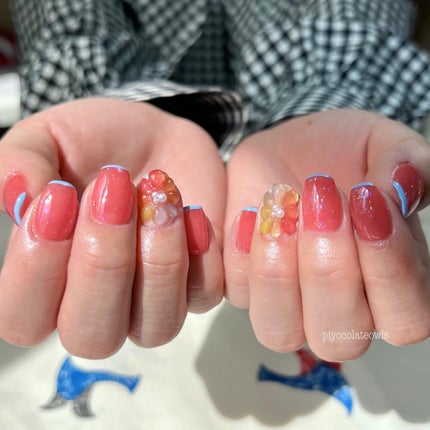 ぴよこれいと  あうるす on LIPS 「グラデーションのぷっくりフラワーを施術しました。やっぱり可愛い..」(3枚目)