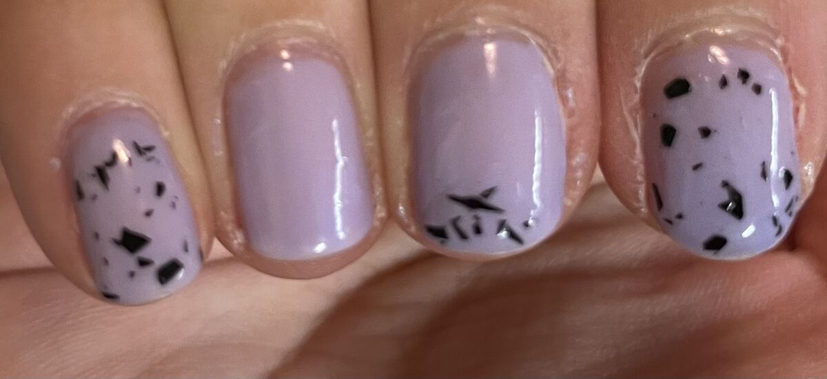 ムードペブルネイル 00 CRUNKY BLACK（クランキーブラック）/rom&nd/マニキュアを使ったクチコミ（1枚目）