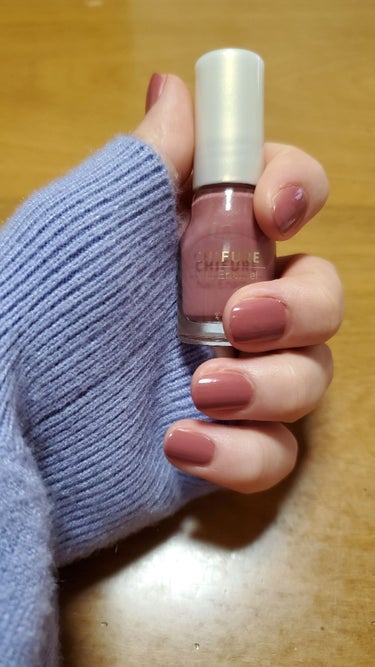 初投稿です✏️
"シロクマ🍎"と申します！
よろしくお願い致します🙇🙇

今回はちふれ"nail   enamel"を紹介致します。
色は245です。
お店のサンプルだと茶色っぽいのかなと思ったのですが