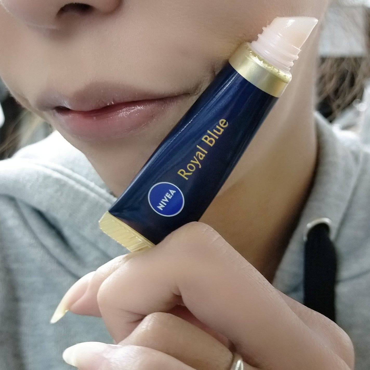 ニベア ロイヤルブルーリップ 濃密美容ケア/ニベア/リップ美容液を使ったクチコミ(3枚目)
