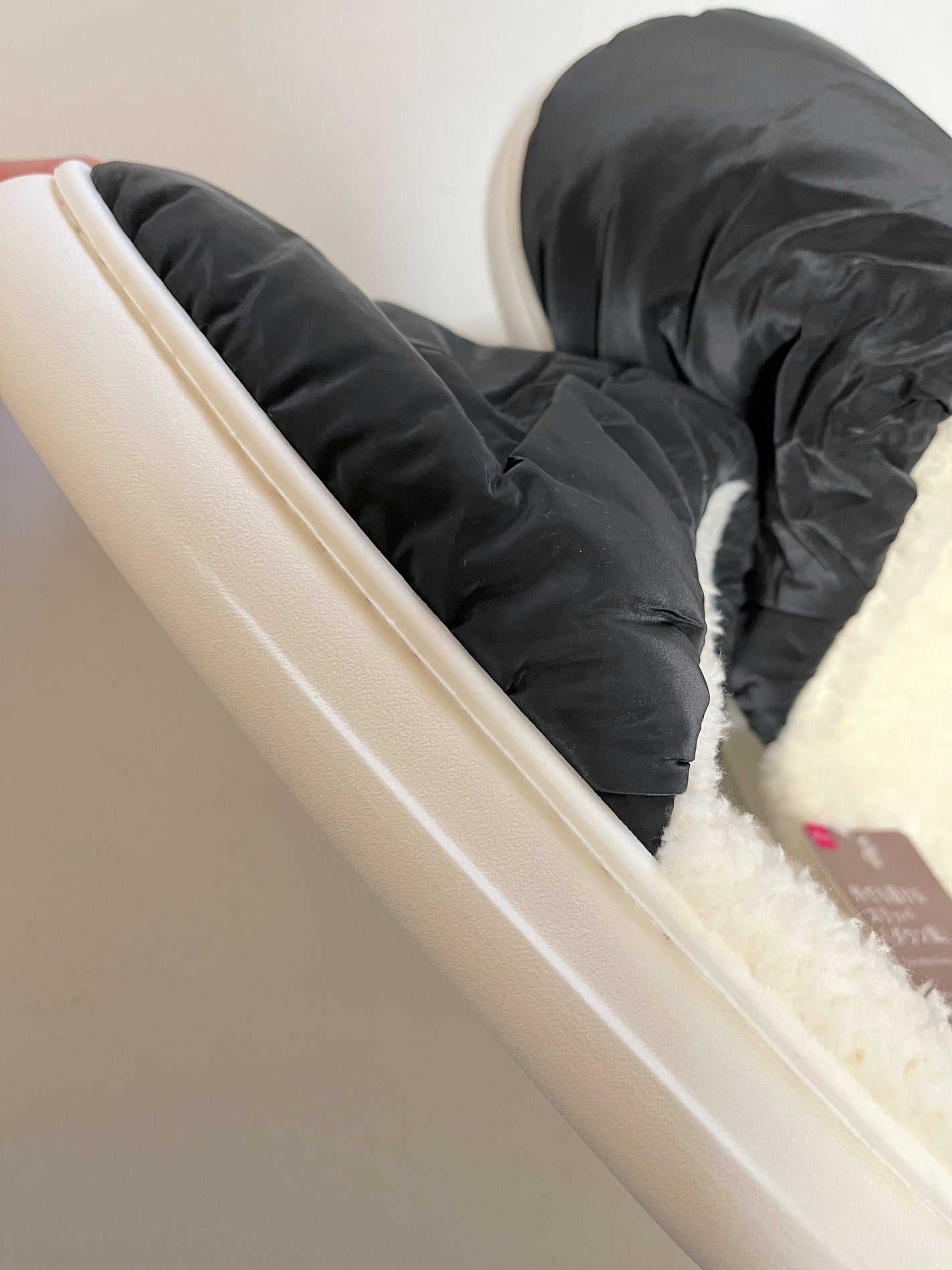 あぞやん on LIPS 「#DAISO#外でも履けるスリッパ(ダウン風) ┈┈┈┈┈..」(3枚目)