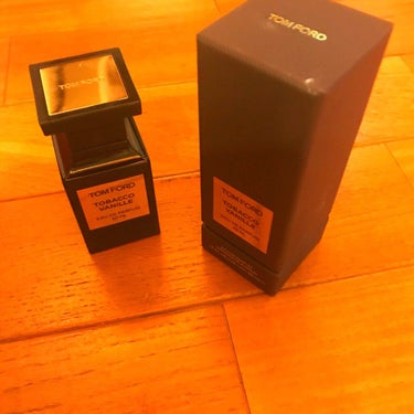 TOM FORD BEAUTY タバコ・バニラ オード パルファム スプレィのクチコミ「これはネットで購入しました。
トップは甘いですが、後半は落ち着いた香りに変わっていきます。
香.....」（2枚目）