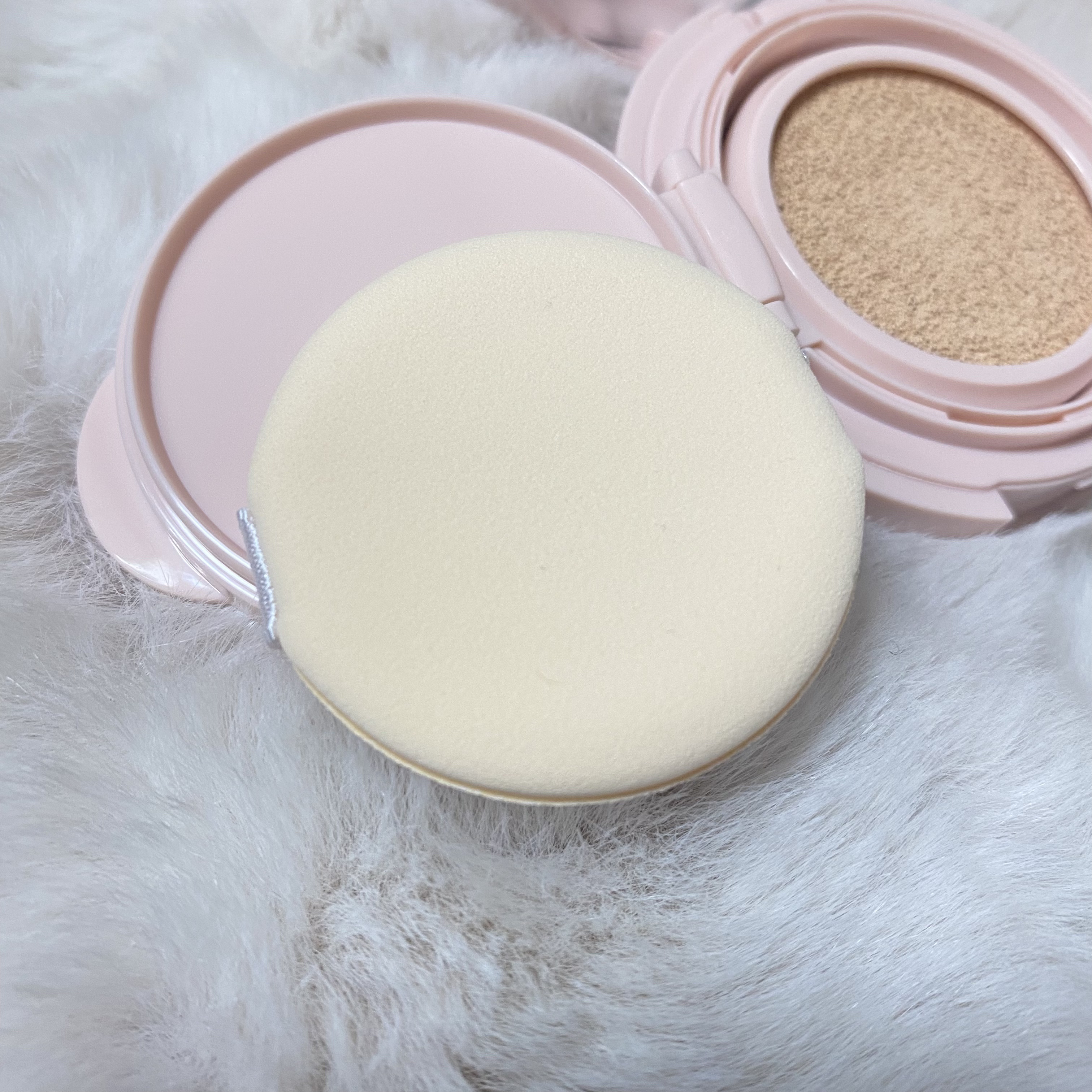 アンドバイロムアンド　メロウマットクッション BE01 ピュア/&nd by rom&nd/クッションファンデーションを使ったクチコミ（3枚目）