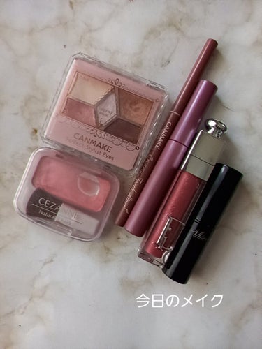 今日のメイク💄


💓キャンメイク
パーフェクトスタイリストアイキャンメイク
05ピンキーショコラ

古いものですが、色味が、可愛すぎて
断捨離できません💦


💓キャンメイク
クリーミータッチライナー