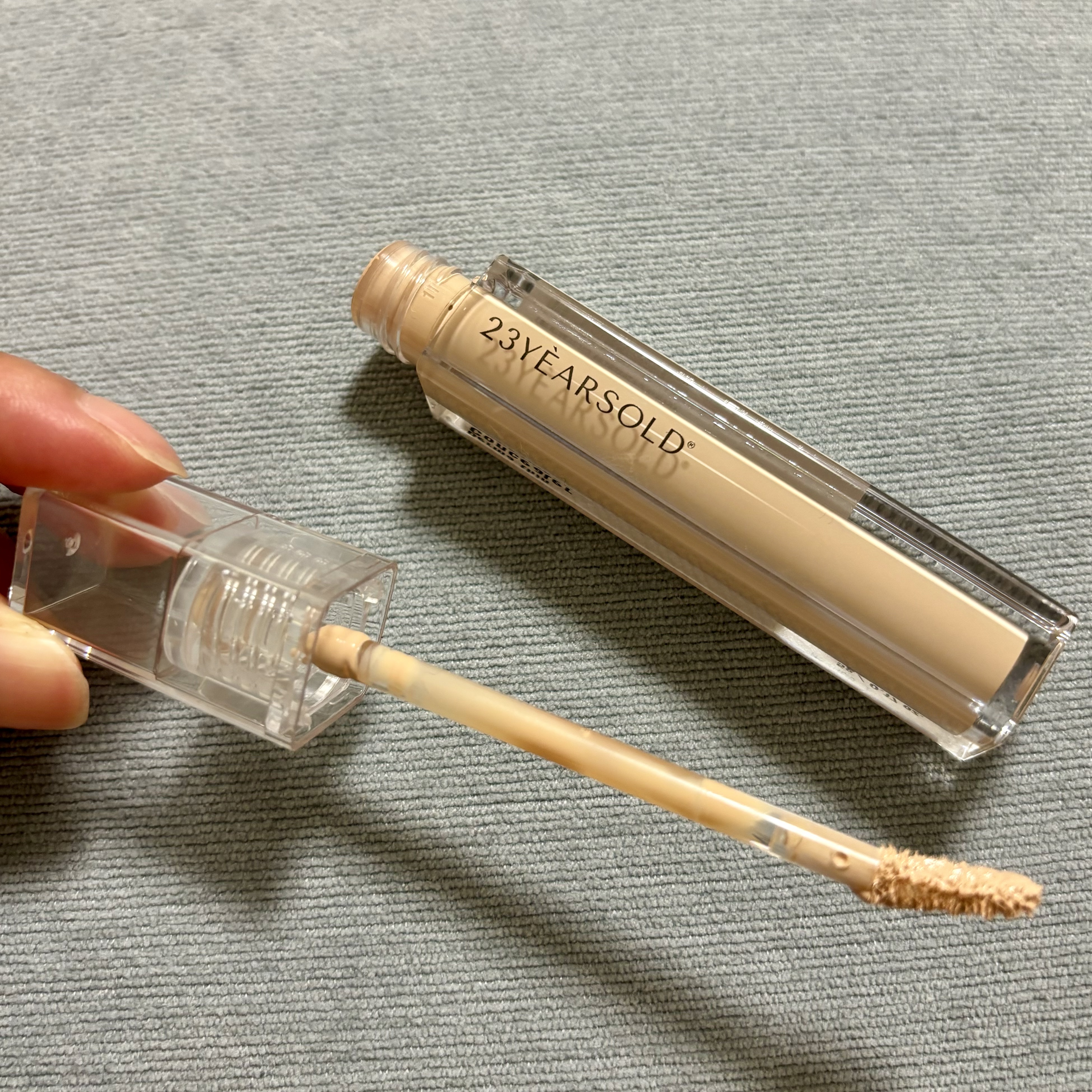 今回お試しした商品は
 韓国のメイクアップアーティストである
ハムギョンシクさんとの共同開発によって
作られた商品✨
 23years oldのダーマシンコンシーラーです❣️
@23yearsold_jp

水の代わりにドクダミエキスが含ま