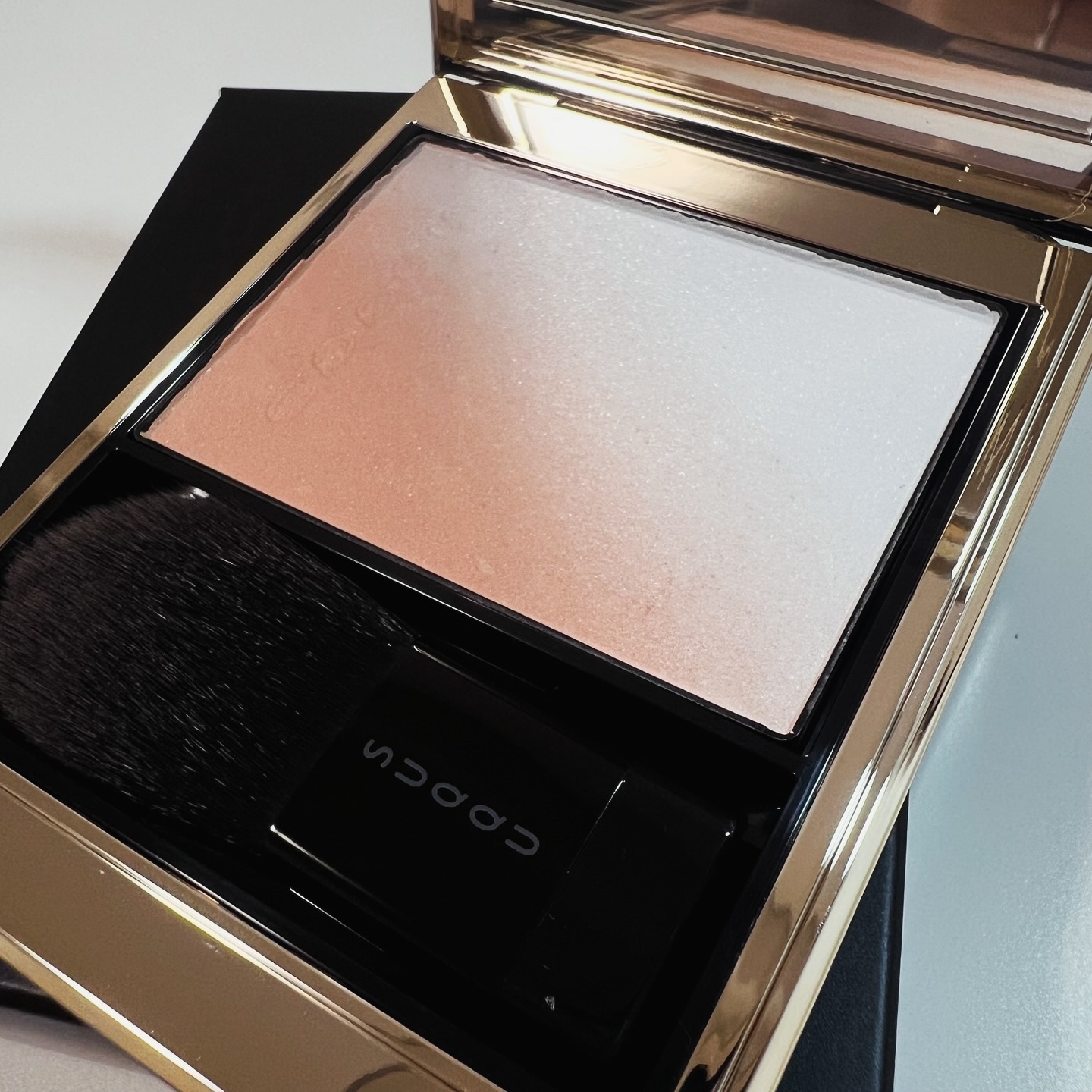 ブラーリング カラー ブラッシュ 101 羽風 -UFUU[限定色] (ペールベージュ × エアリーブルー)/SUQQU/パウダーチークを使ったクチコミ（2枚目）