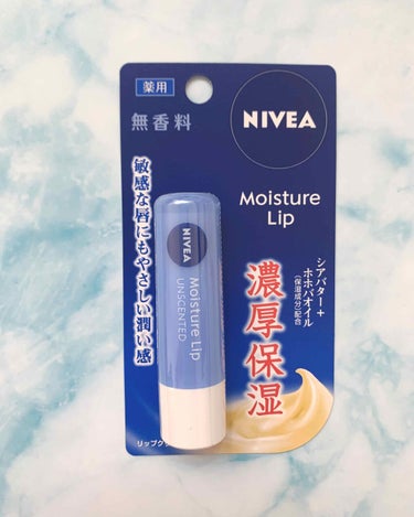 NIVEA☆モイスチャーリップ

⚠️唇の画像出ます

ディープモイスチャーとかと
比べるとどうなんだろう？と気になり購入(*´-`*)

ディープモイスチャーに似てるイメージでしたが
塗ってみたらマットな感じになりました！！
これまた予想外！

保湿力はそこそこありそうです！
これはリップの下地にも良いと書いてありました！

なのでリップの下地用に使ってみたいと思っています😎✨

リップクリームオンリーはやっぱり
ディープモイスチャーなどツヤツヤ系が好みな私です（笑）

リップクリーム試すの楽しい( ﾟ艸ﾟ；)❤
どんどん溜まっていきますが最終的にちゃんと全部消化しますよ(∩´∀`∩)💕

年中リップクリームが手放せないもので😭
至る所、至るポーチに入れてありますww

#リップケア
#リップクリーム
 #ガチレビュー の画像 その1