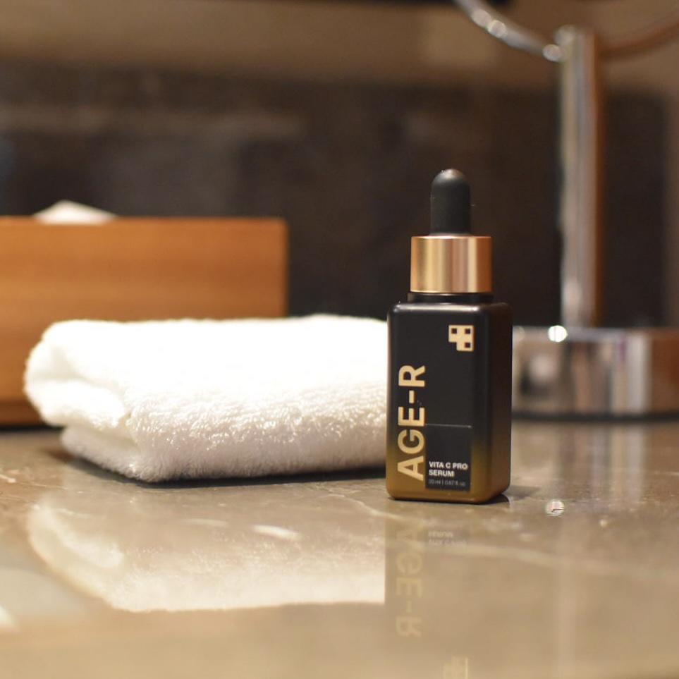 ビタミンC配合量が半端ない...!!!
紫外線☀️が強くなる前から肌ケアするなら
『AGE-R ビタCプロアンプル』

高濃度の純ビタミンCが25%配合🍋

シミ、くすみ、ニキビを根本からケア✨
敏感肌でも使えるけど、
純ビタミンCが初め