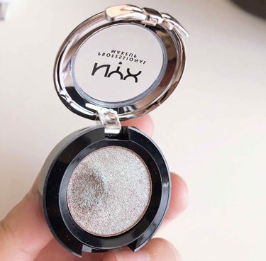 NYX Professional Makeup プリズマ シャドウのクチコミ「★お気に入りコスメ★
秋にはこれ！テラコッタカラーの
偏光パールシングルアイシャドウが
プチプ.....」（2枚目）