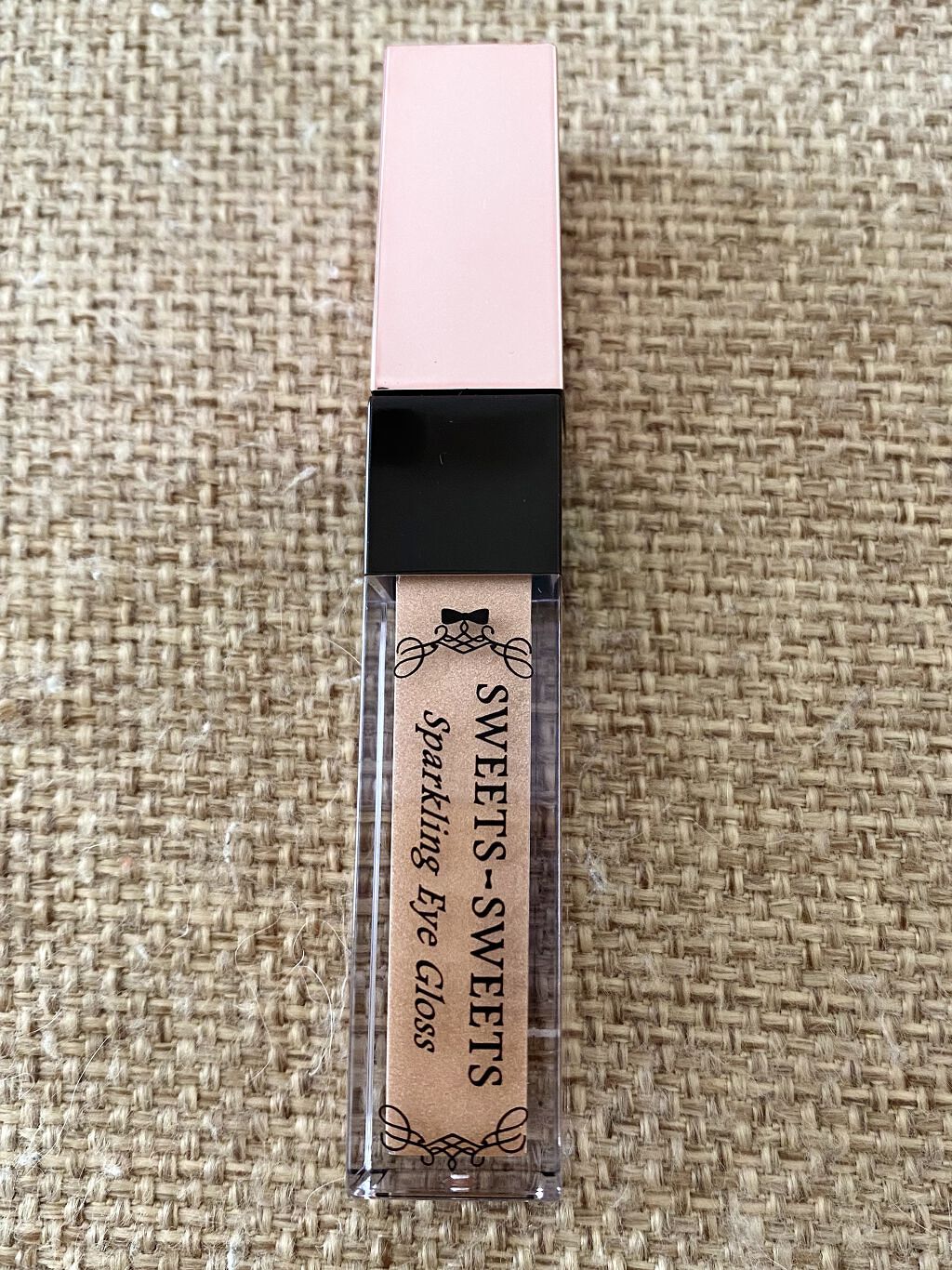 スパークリングアイグロス 01 ミルキーベージュ/スウィーツ スウィーツ/リキッドアイシャドウを使ったクチコミ（1枚目）