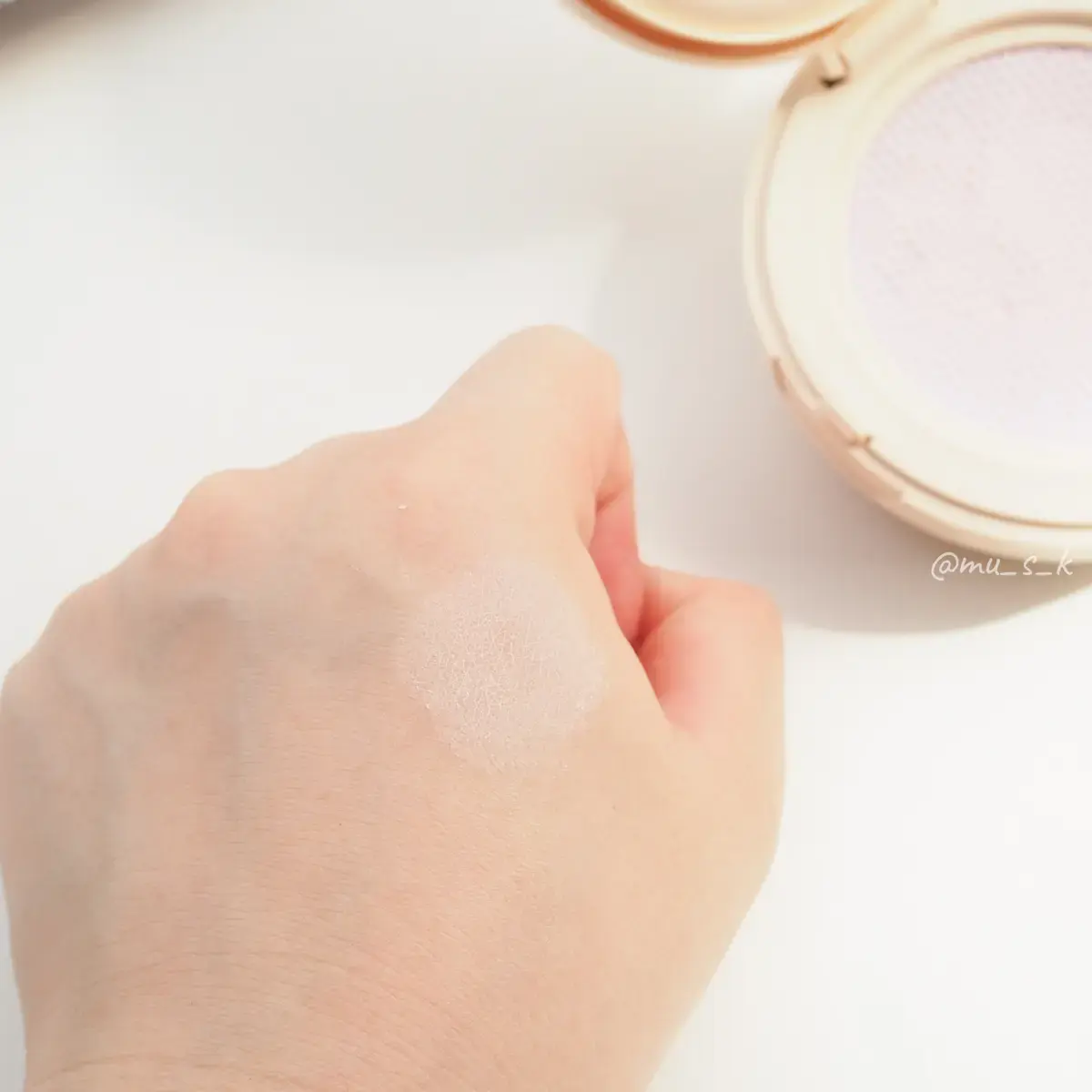 ディオールスキン フォーエヴァー クッション パウダ―(ミス ディオール ブルーミング ブドワール数量限定品)/Dior/ルースパウダーを使ったクチコミ(3枚目)