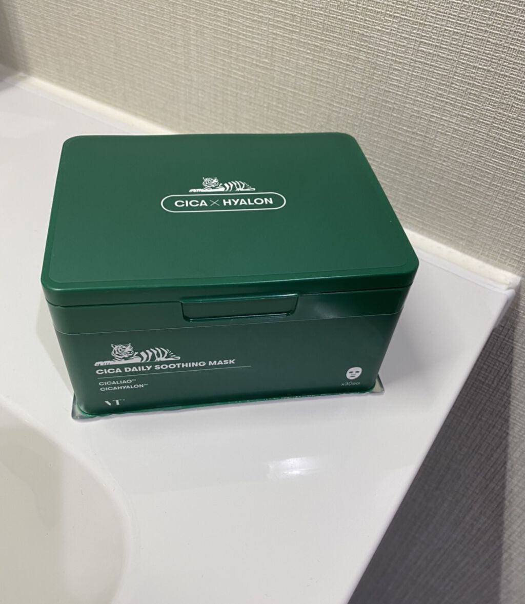 シートパック自体はすごく薄くて
肌にめちゃくちゃ密着する✨✨

最後の一枚まで液体に浸ってる事に
感動しました😭なんてこった〜😧💗

こうゆうタイプのパックって最後の方
液に浸ってないこと多いよね。。あるある。

鎮静効果抜群です♪
