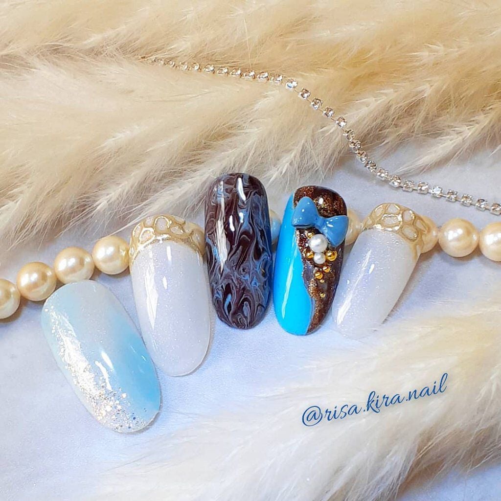 r.kira.nail on LIPS 「チョコミントカラーで#バレンタインネイル💕流行りの透明感のある..」(1枚目)