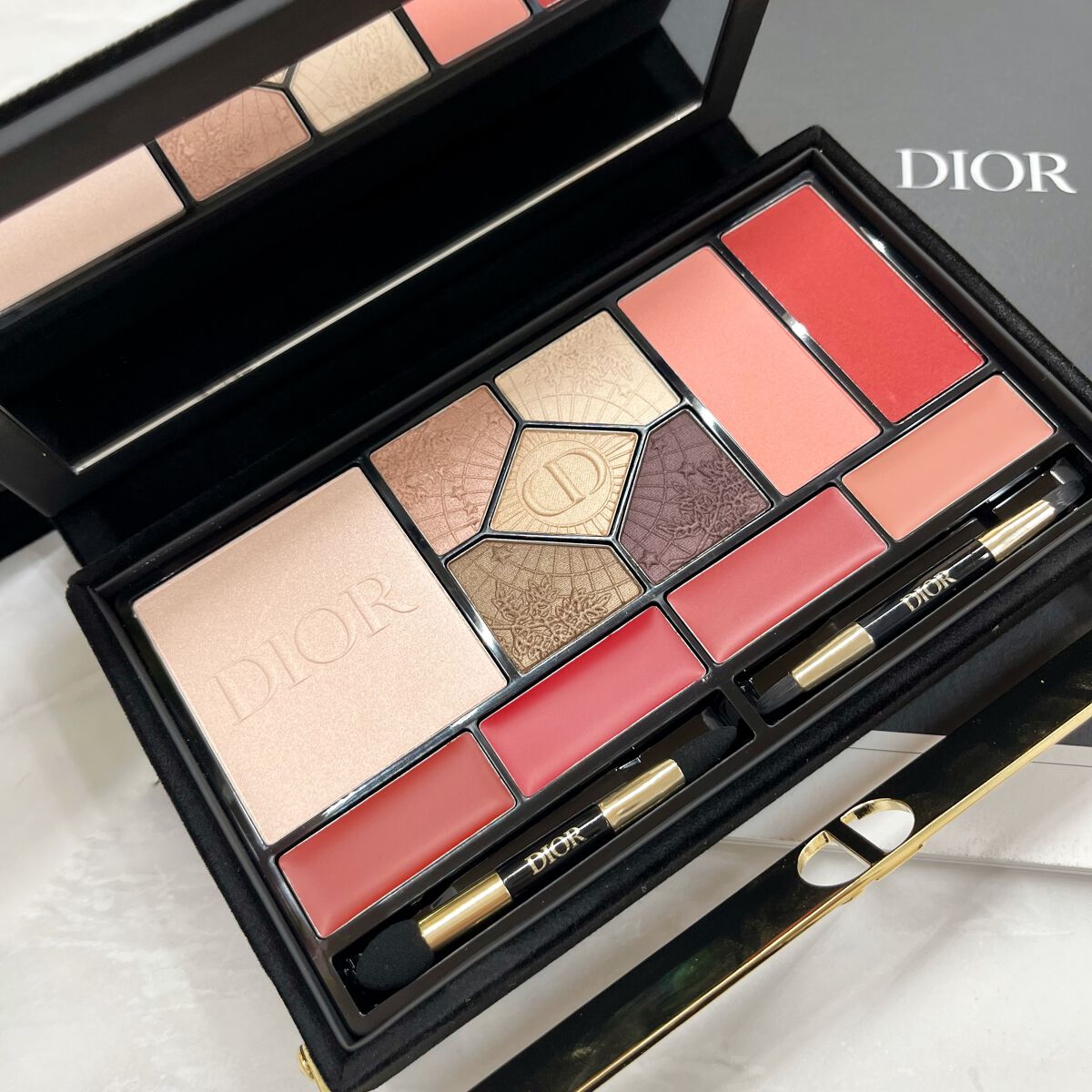 Dior Beauty Lovers on LIPS 「華やかなホリデー シーズンを彩る