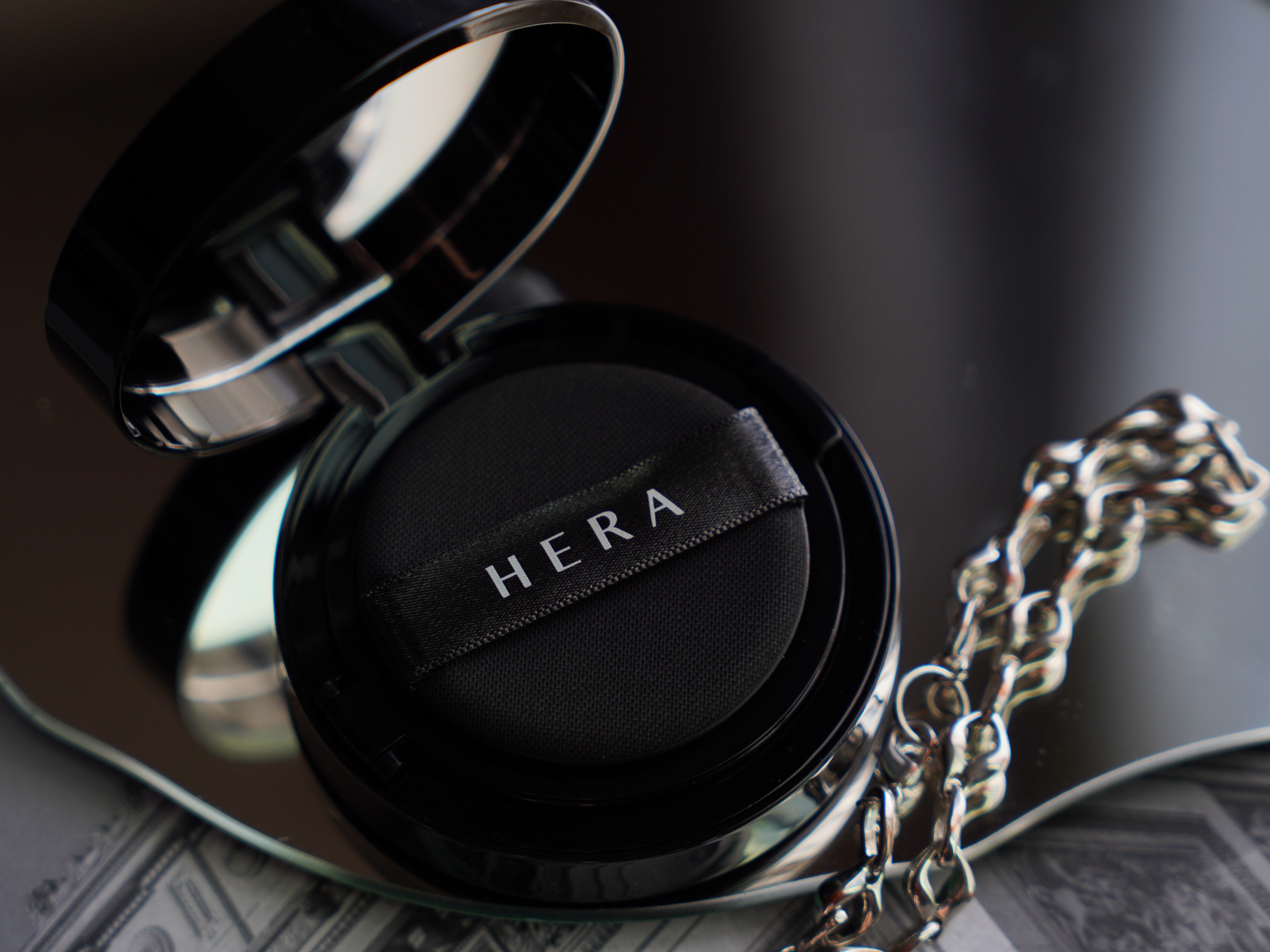 ブラック クッション ファンデーション/HERA/クッションファンデーションを使ったクチコミ（2枚目）