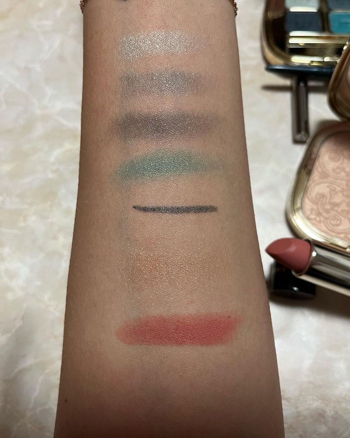 フェリンアイズ インテンスアイシャドウ クアッド/DOLCE&GABBANA BEAUTY/アイシャドウパレットを使ったクチコミ(2枚目)