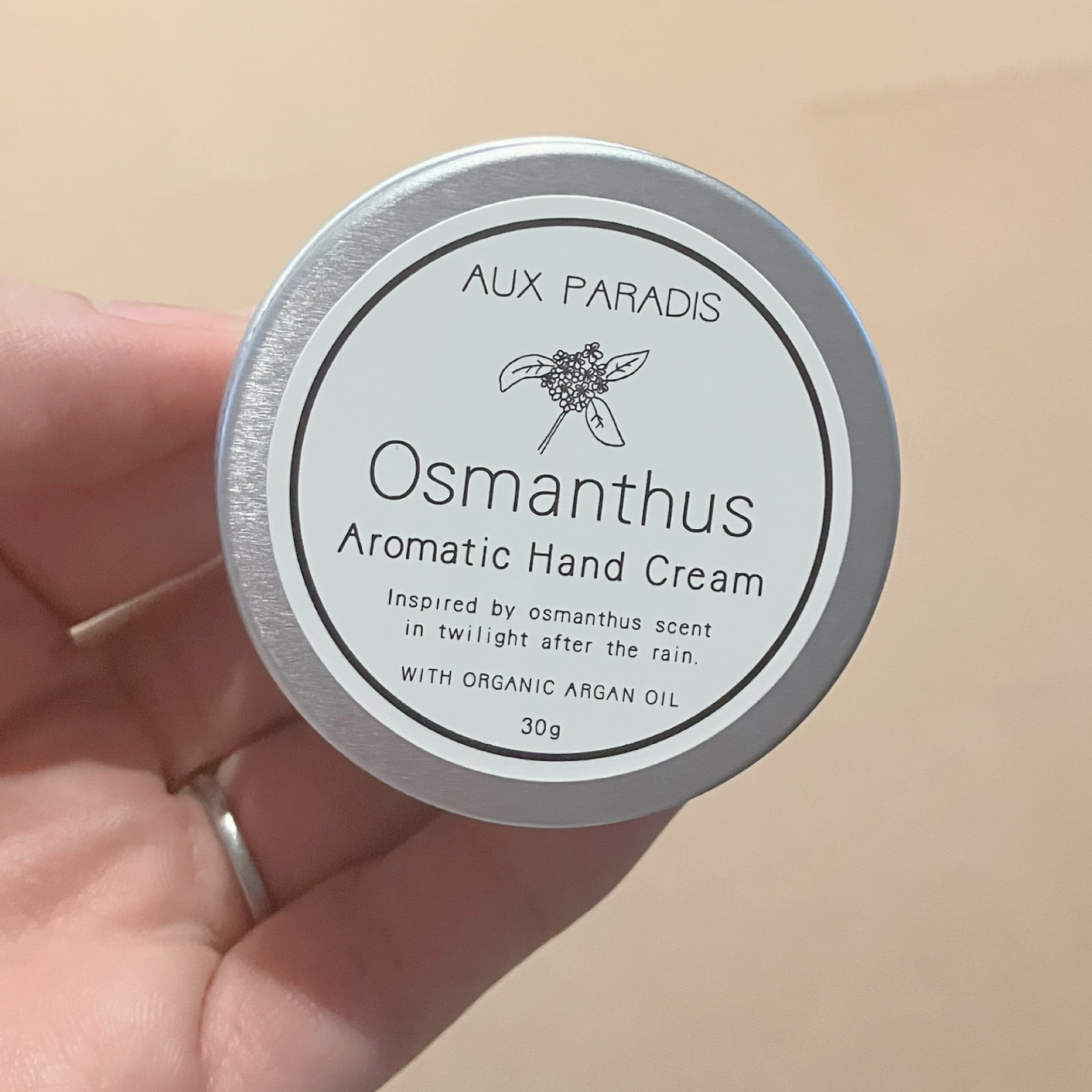 AUX PARADIS アロマティック ハンドクリーム #07 Osmanthusのクチコミ「
AUX PARADISのハンドクリーム🌼
ずっと気になってた金木犀の香りの
オスマンサスを購.....」（1枚目）