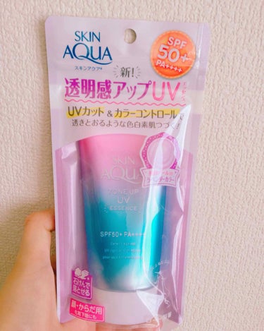 No71
こんにちは😃

ずっと欲しかった日焼け止め買えました💟💟


🌸トーンアップUVエッセンス

SPF50+PA+ + + +

税込800円でした🐼🐼🐼

パッケージも可愛すぎる💗💗💗


色