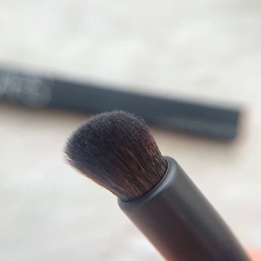 ハイピグメントアイシャドーブラシ ＃24/NARS/メイクブラシを使ったクチコミ（3枚目）